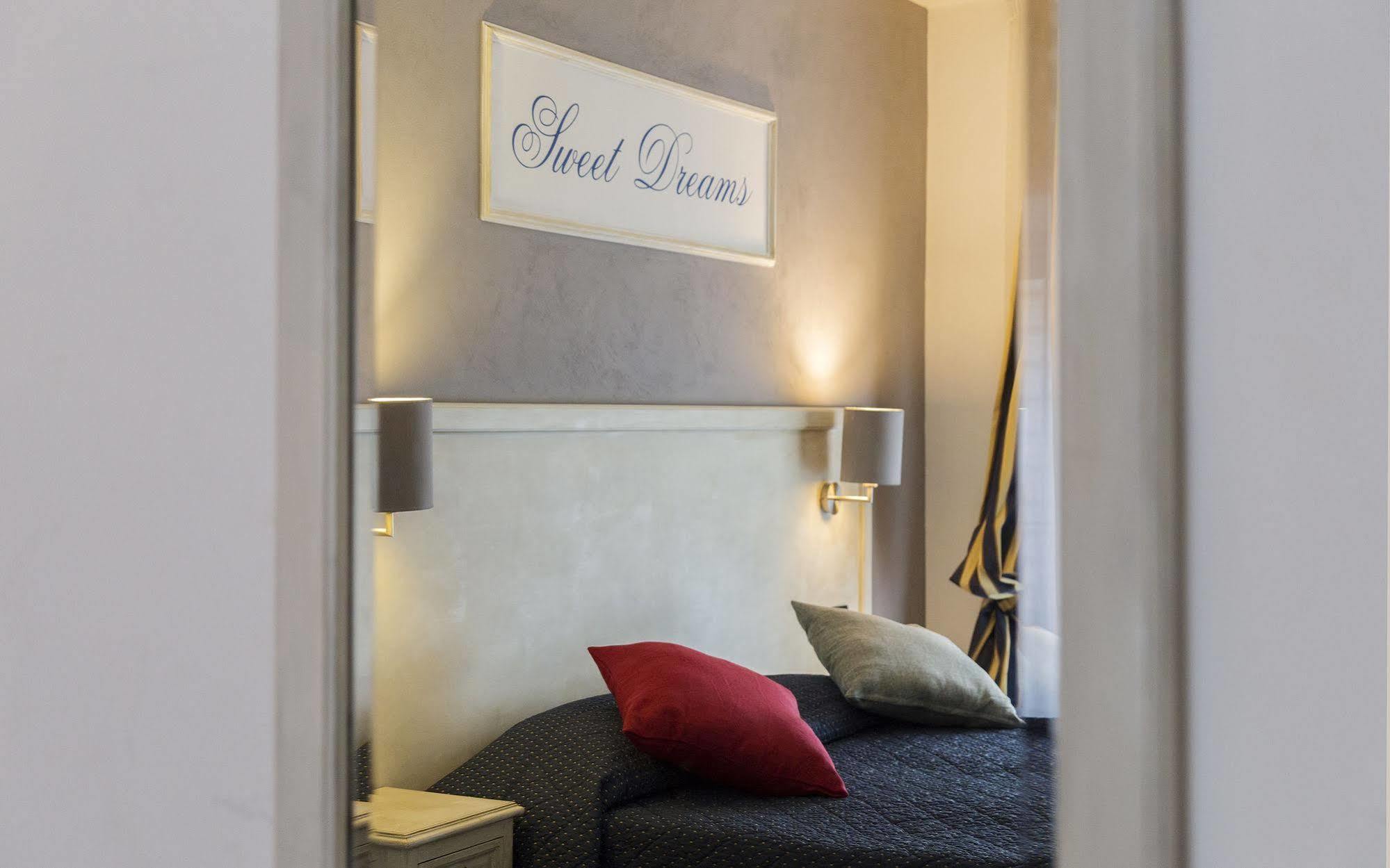 Inn Rome Rooms & Suites Экстерьер фото
